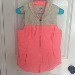 The North Face women’s small neon peach lightweight vest. Packable. EUC